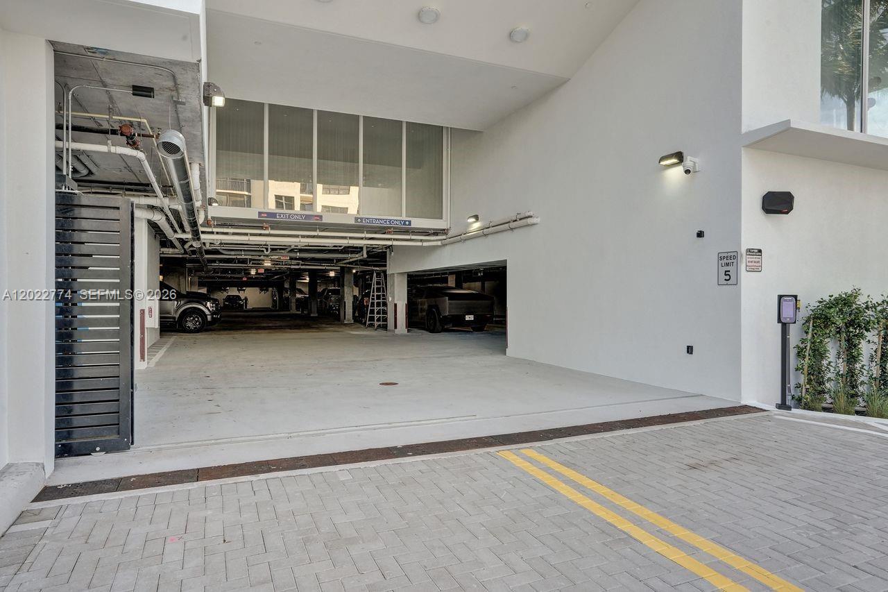 407 N Riverside