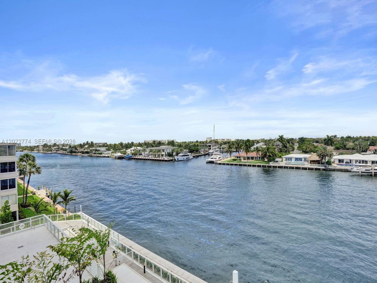 407 N Riverside