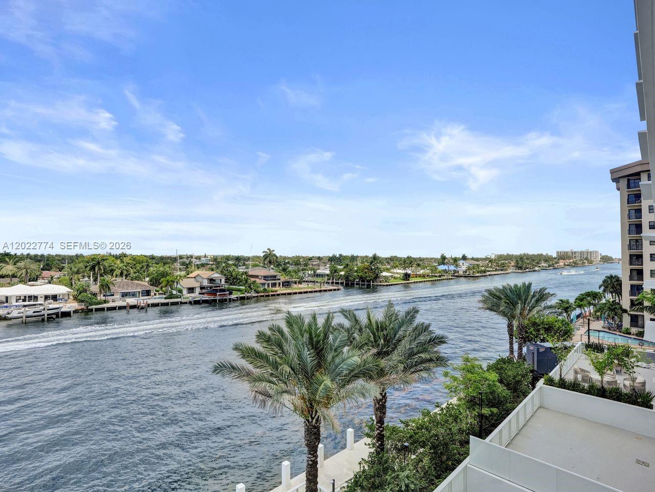 407 N Riverside