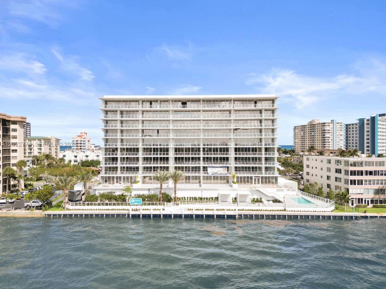 407 N Riverside