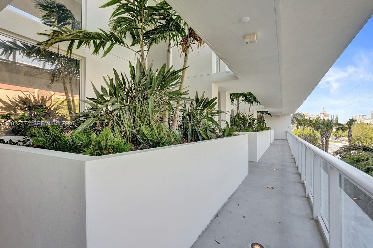 407 N Riverside