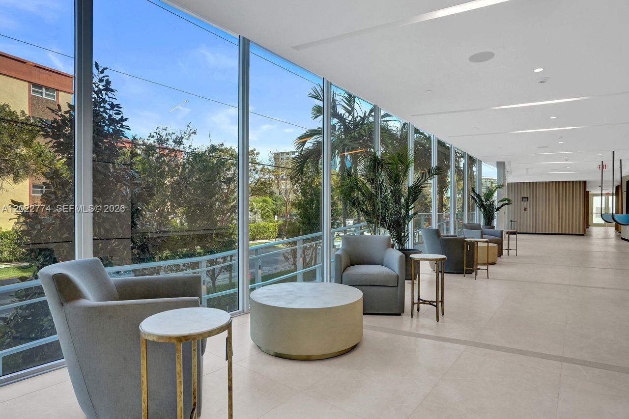 407 N Riverside