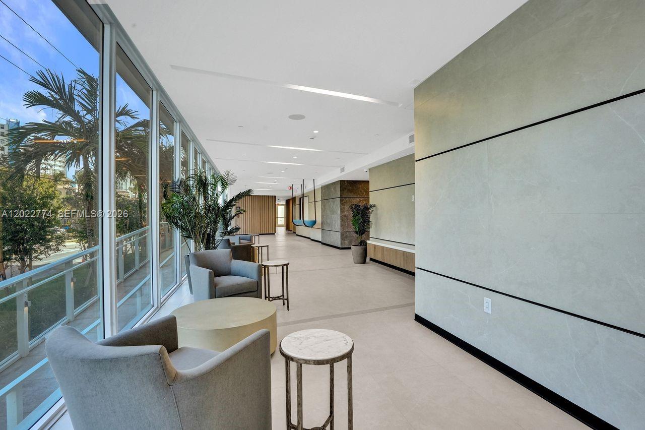 407 N Riverside