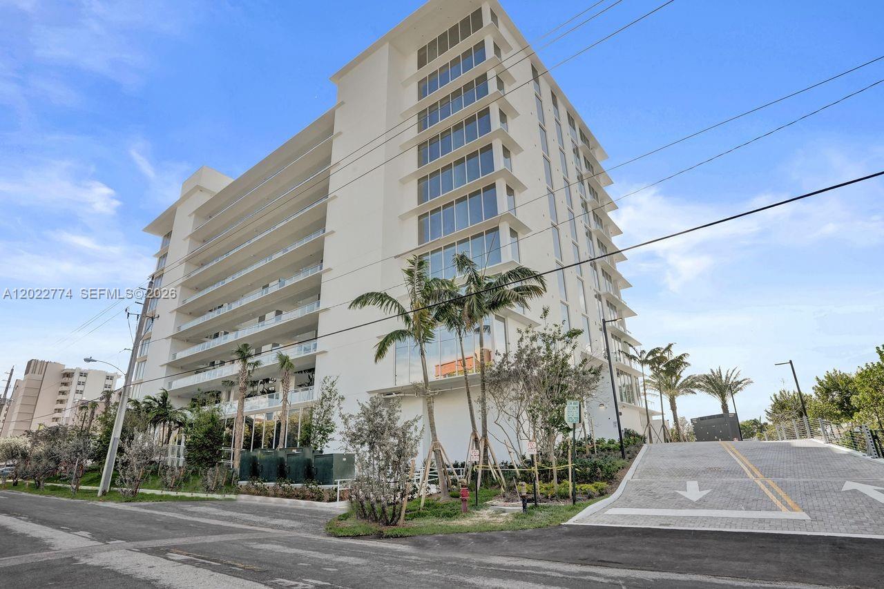 407 N Riverside