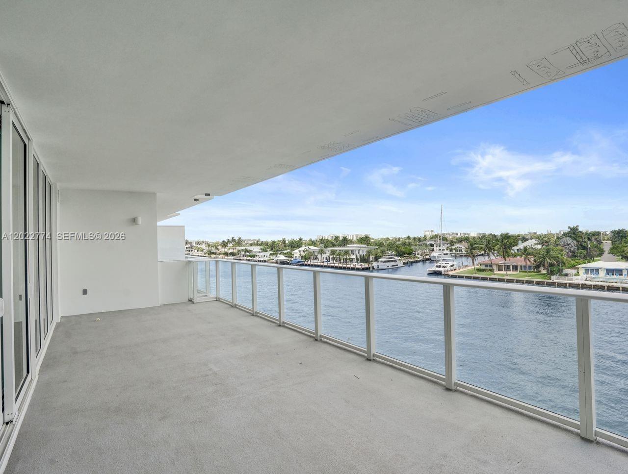407 N Riverside