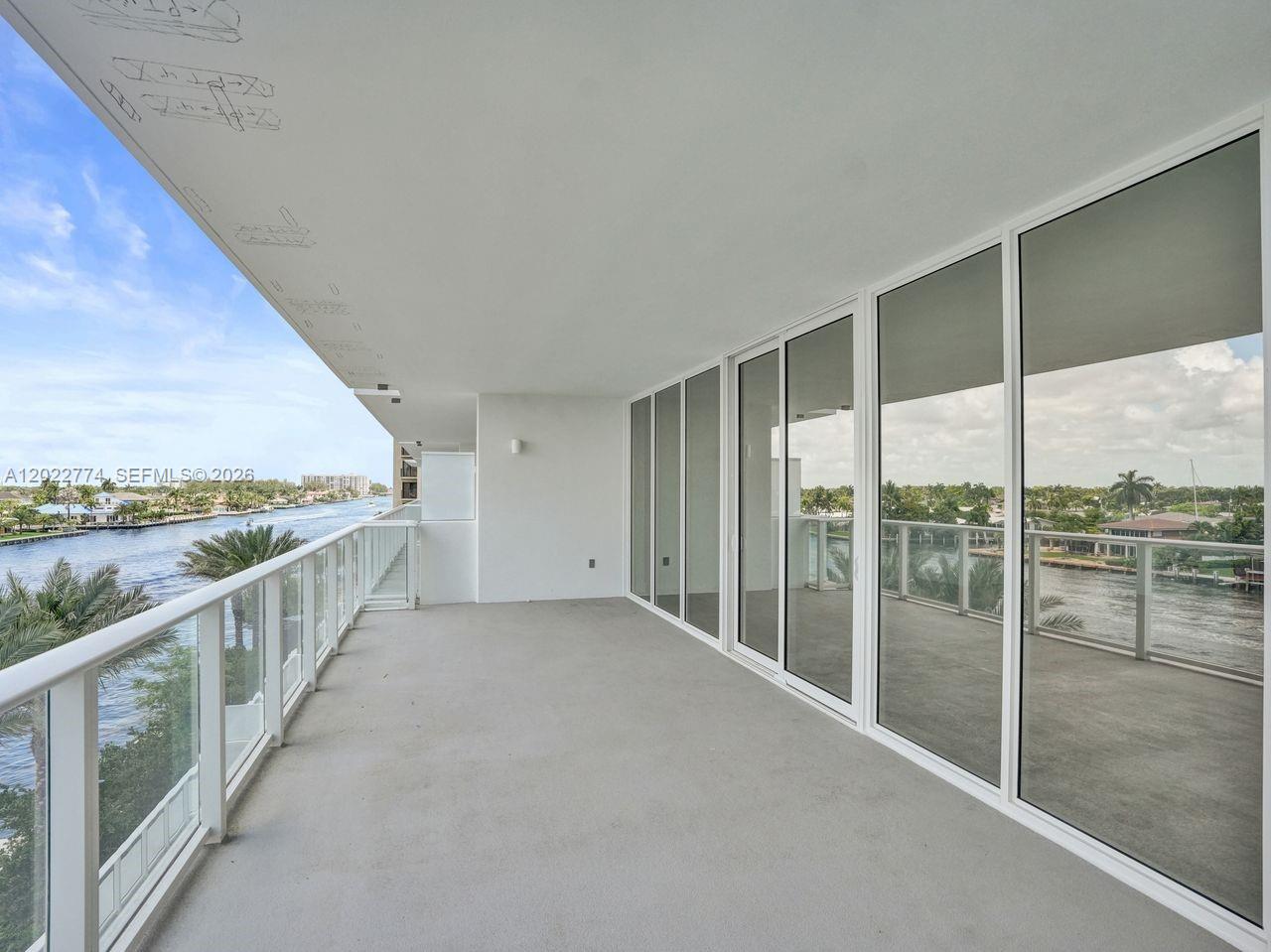 407 N Riverside