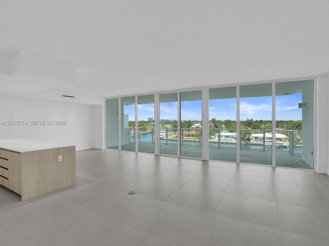407 N Riverside
