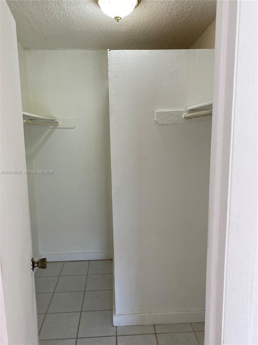 1300 W 47th Place