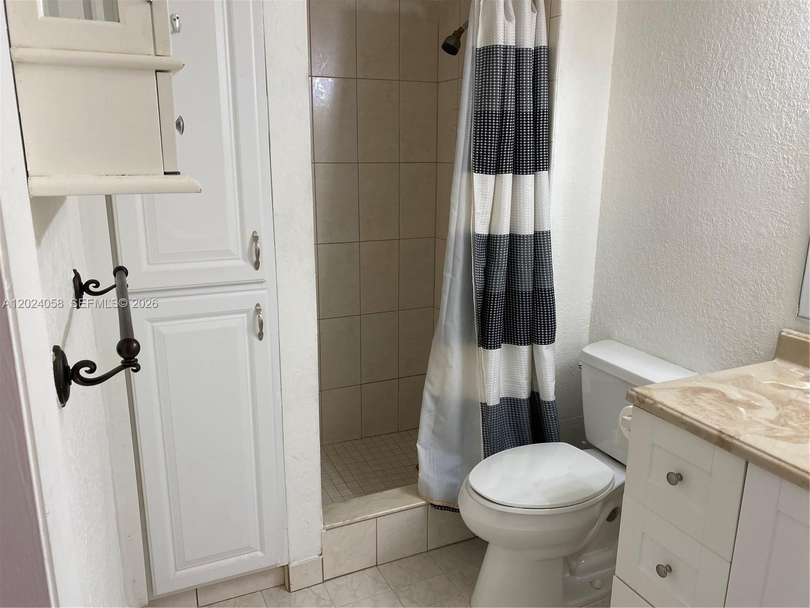1300 W 47th Place