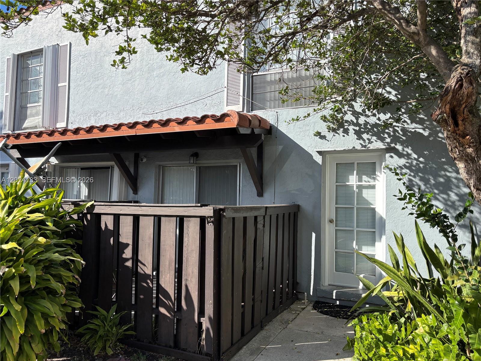 10806 N Kendall Drive