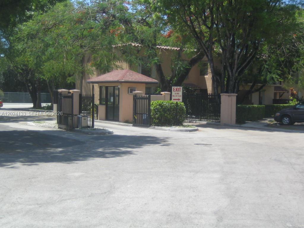 10806 N Kendall Drive