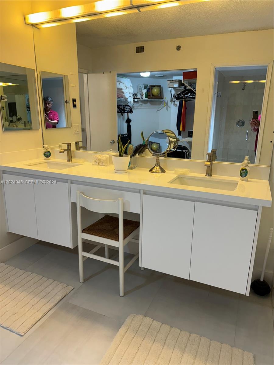 3600 Mystic Pointe Drive