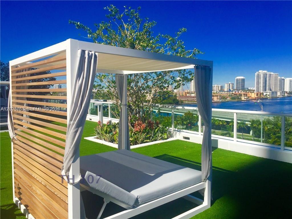 400 Sunny Isles Boulevard