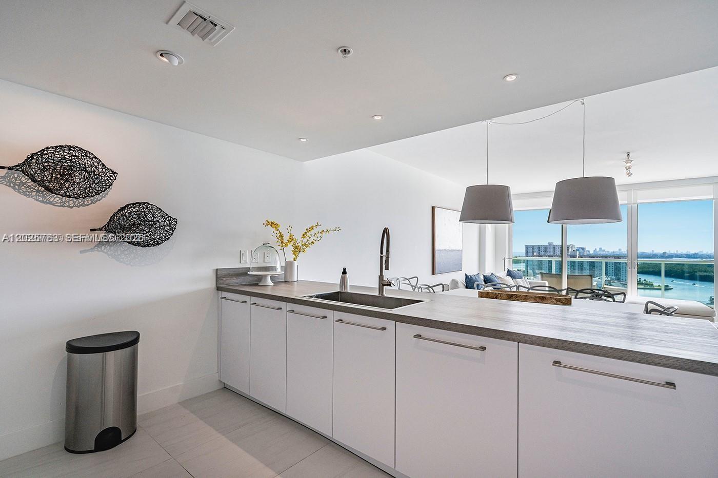400 Sunny Isles Boulevard