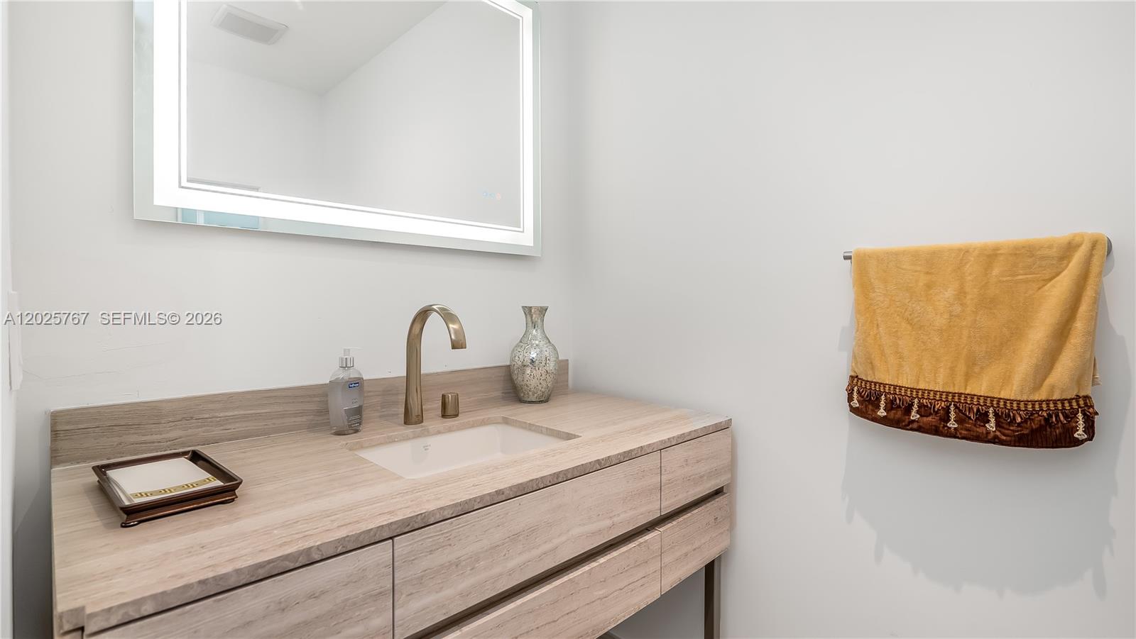 18975 Collins Avenue