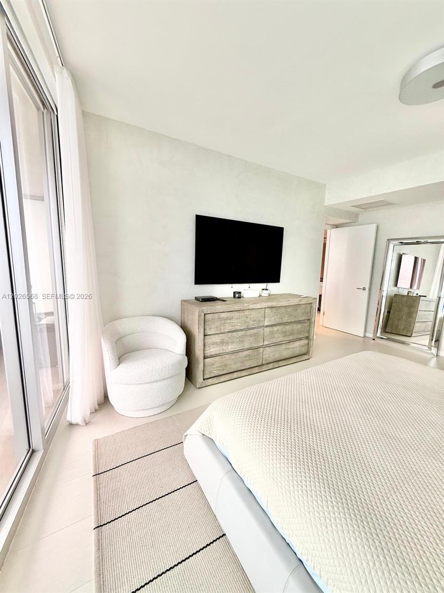 17121 Collins Avenue