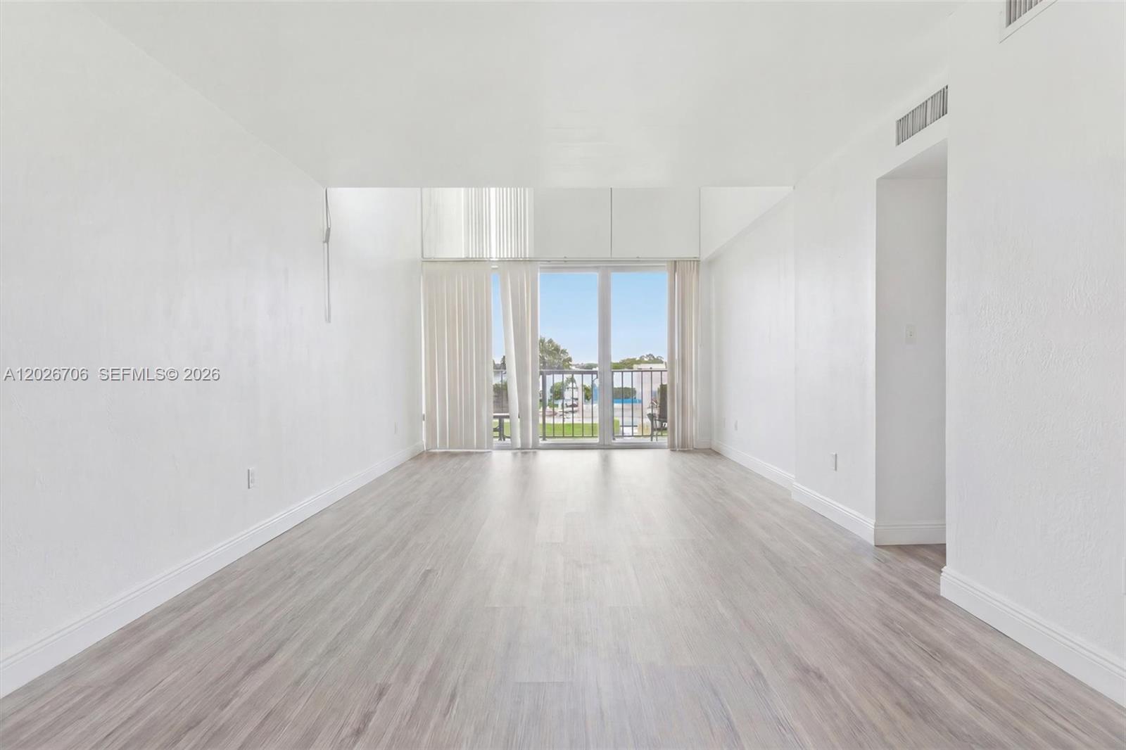 210 Fontainebleau Boulevard