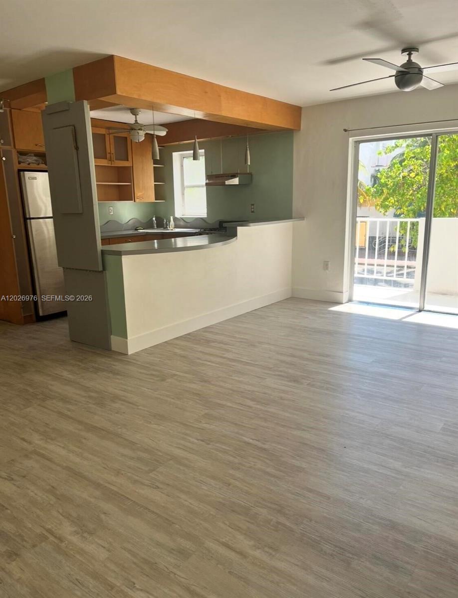 240 Collins Avenue gallery image #12