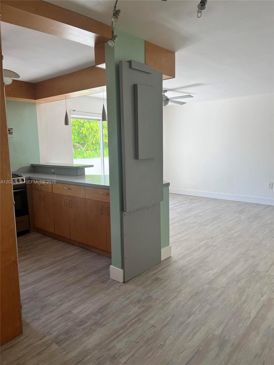 240 Collins Avenue gallery image #6