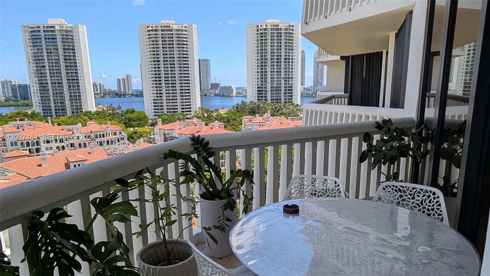 2000 Island Boulevard