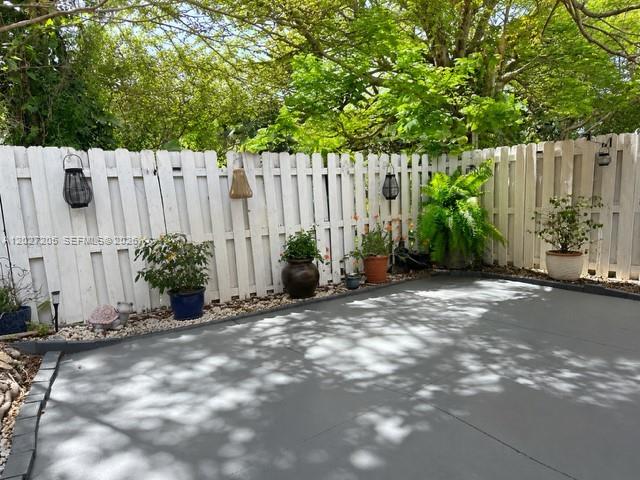 160 SW 16th Avenue