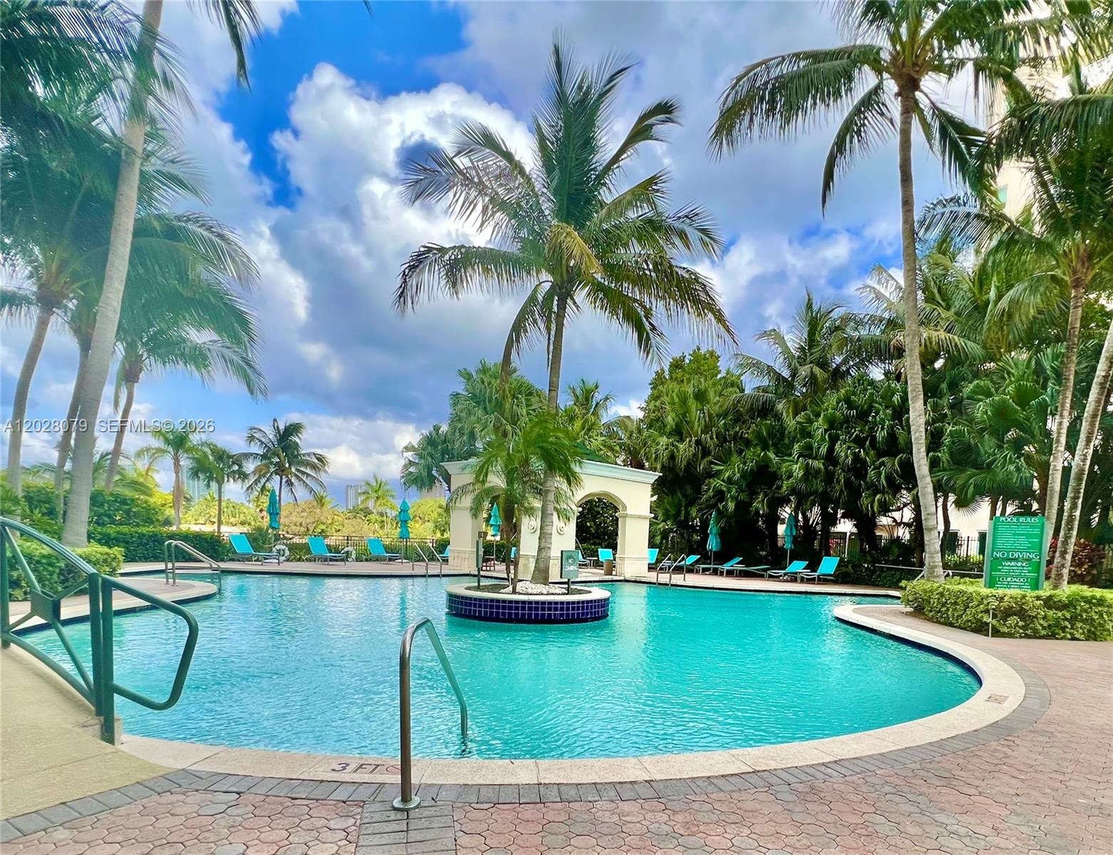 19501 W Country Club Drive