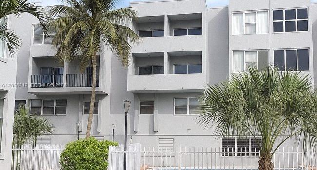 1555 W 44th Place