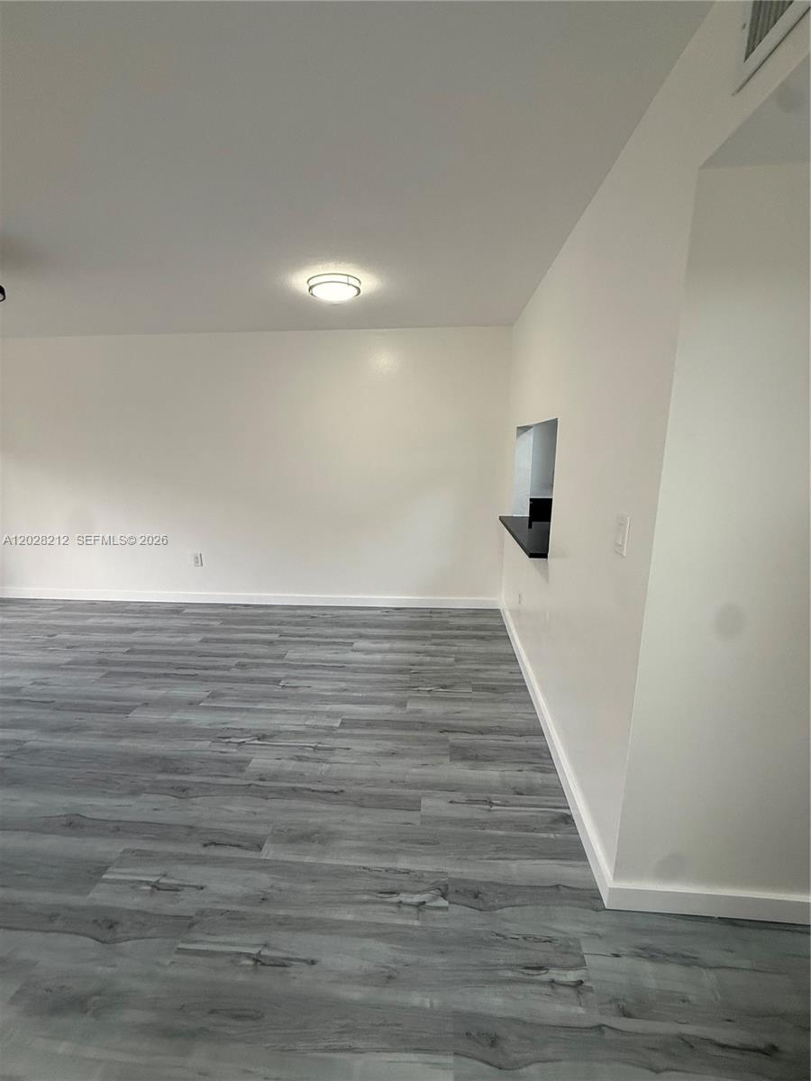 1555 W 44th Place