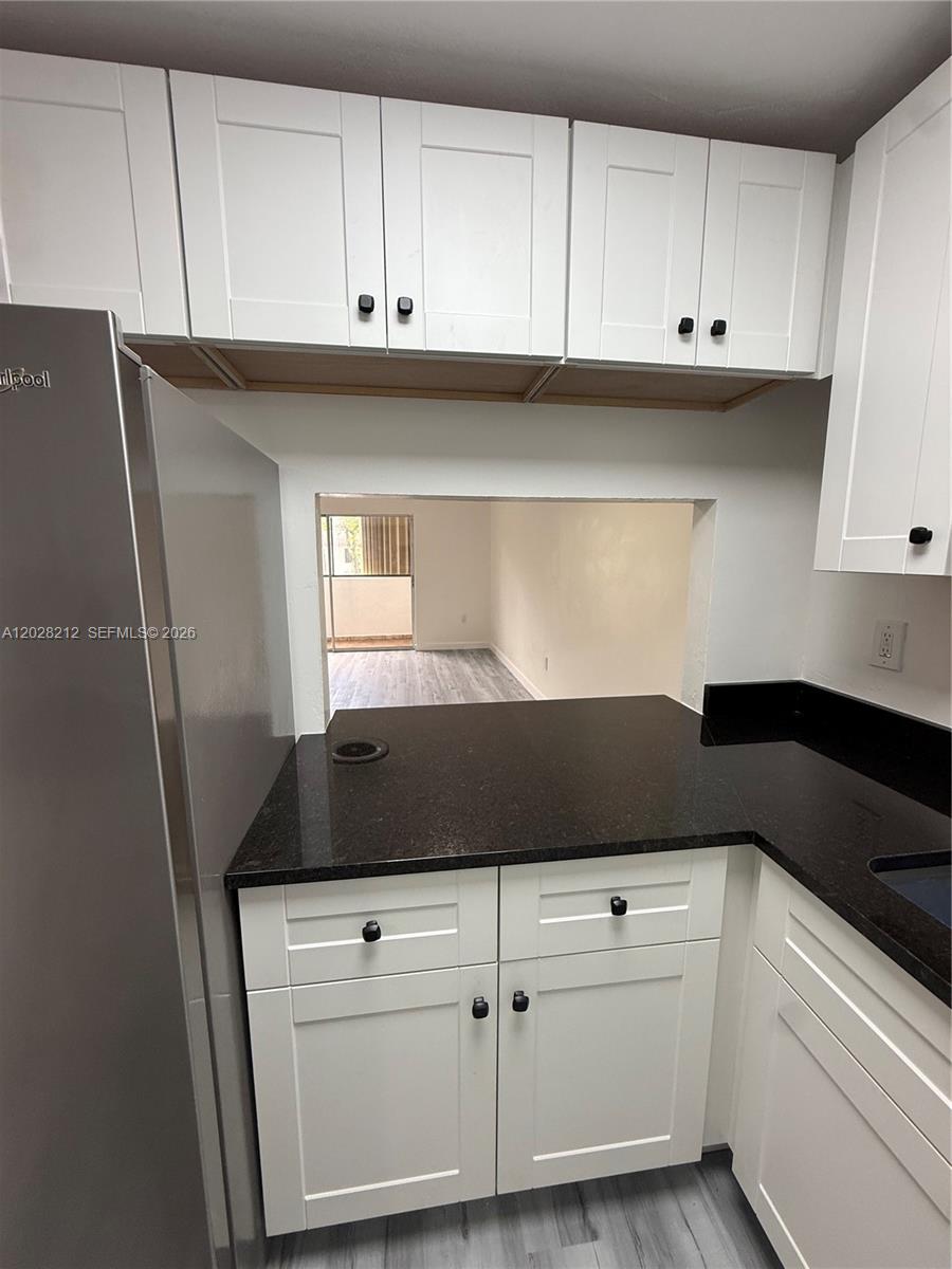 1555 W 44th Place