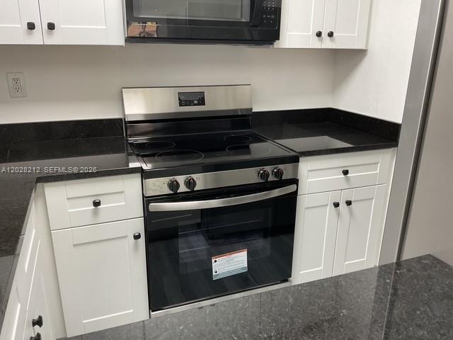 1555 W 44th Place