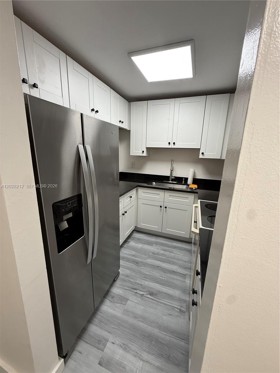 1555 W 44th Place