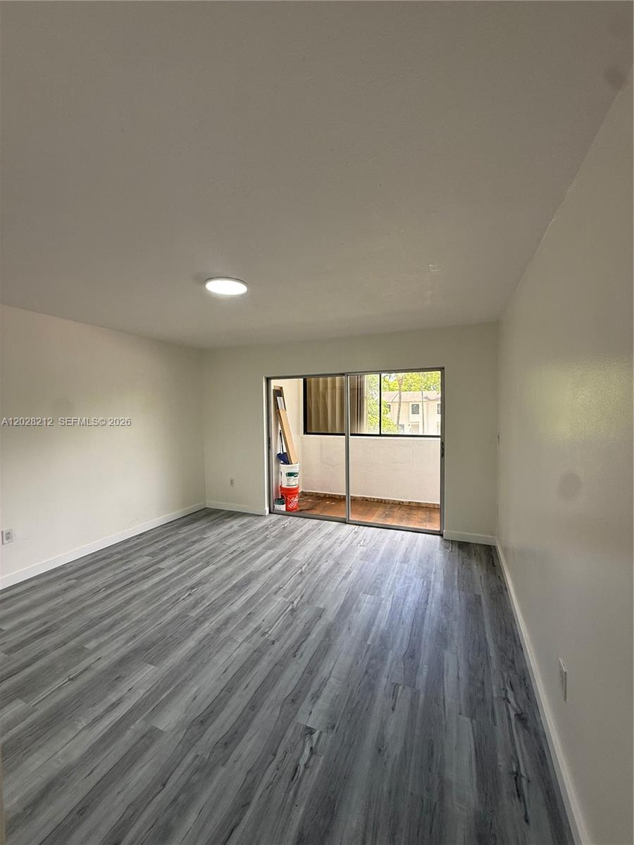 1555 W 44th Place