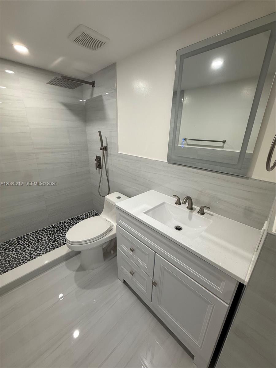 1555 W 44th Place