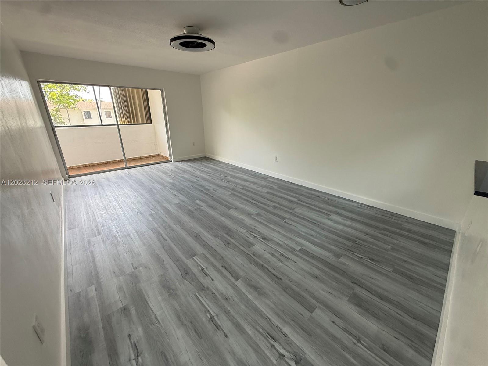 1555 W 44th Place