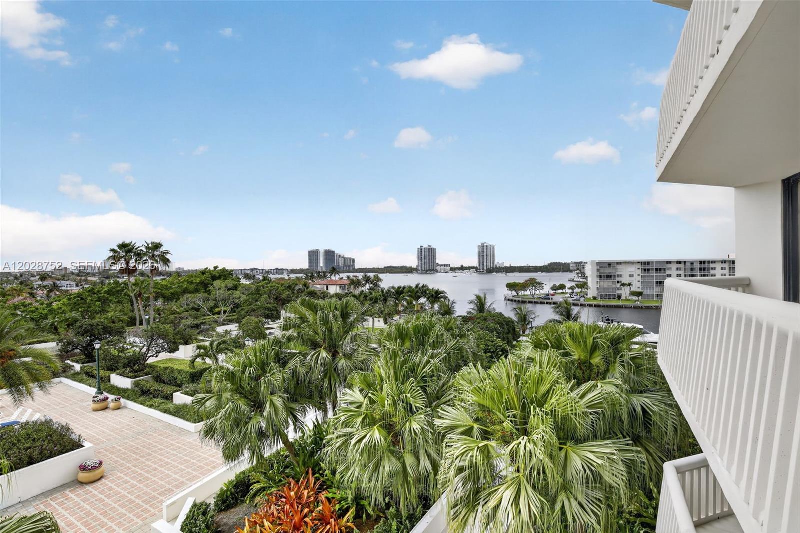 1000 Island Boulevard