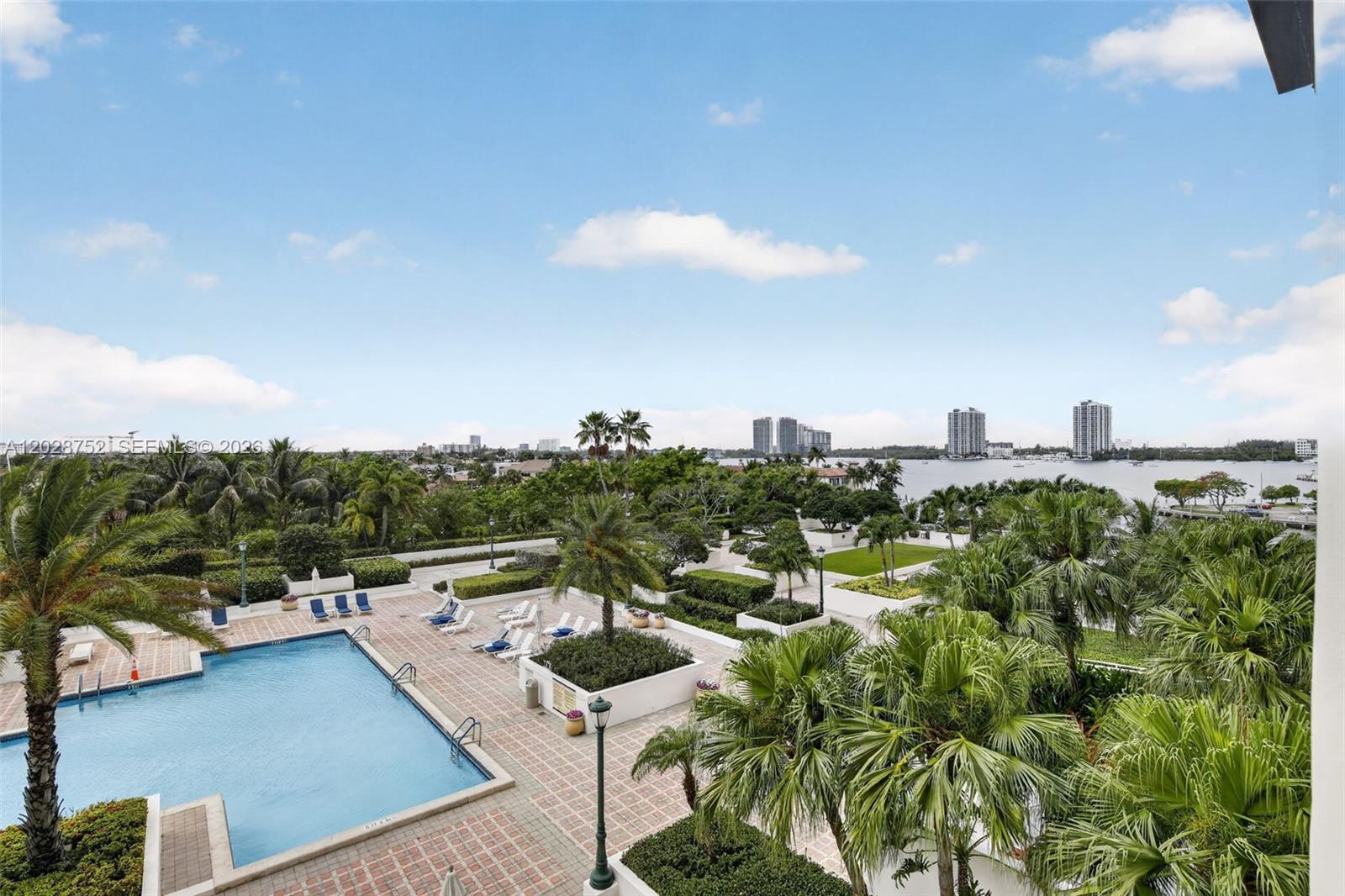 1000 Island Boulevard