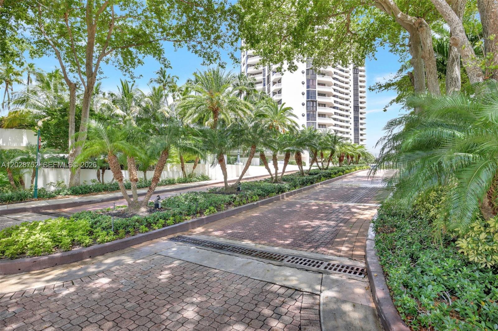 1000 Island Boulevard