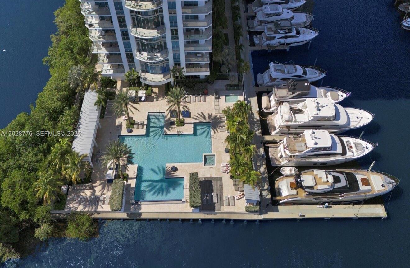 17111 Biscayne Boulevard