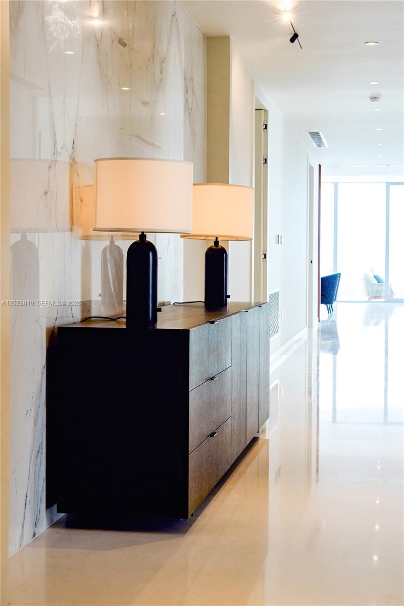 300 E Biscayne Blvd Way