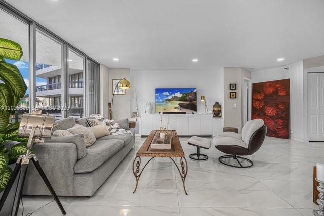 3500 Mystic Pointe Drive
