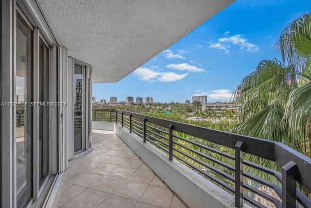 3500 Mystic Pointe Drive