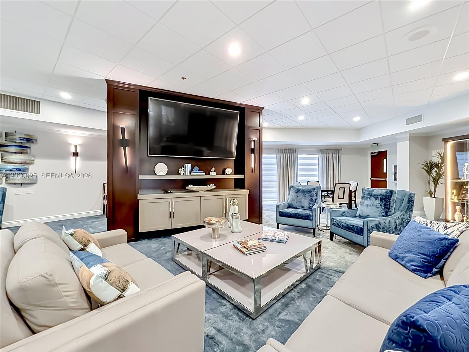 5591 Royal Lake Circle