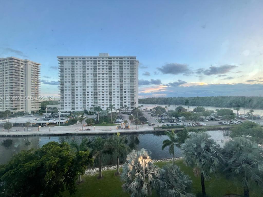 400 Kings Point Drive