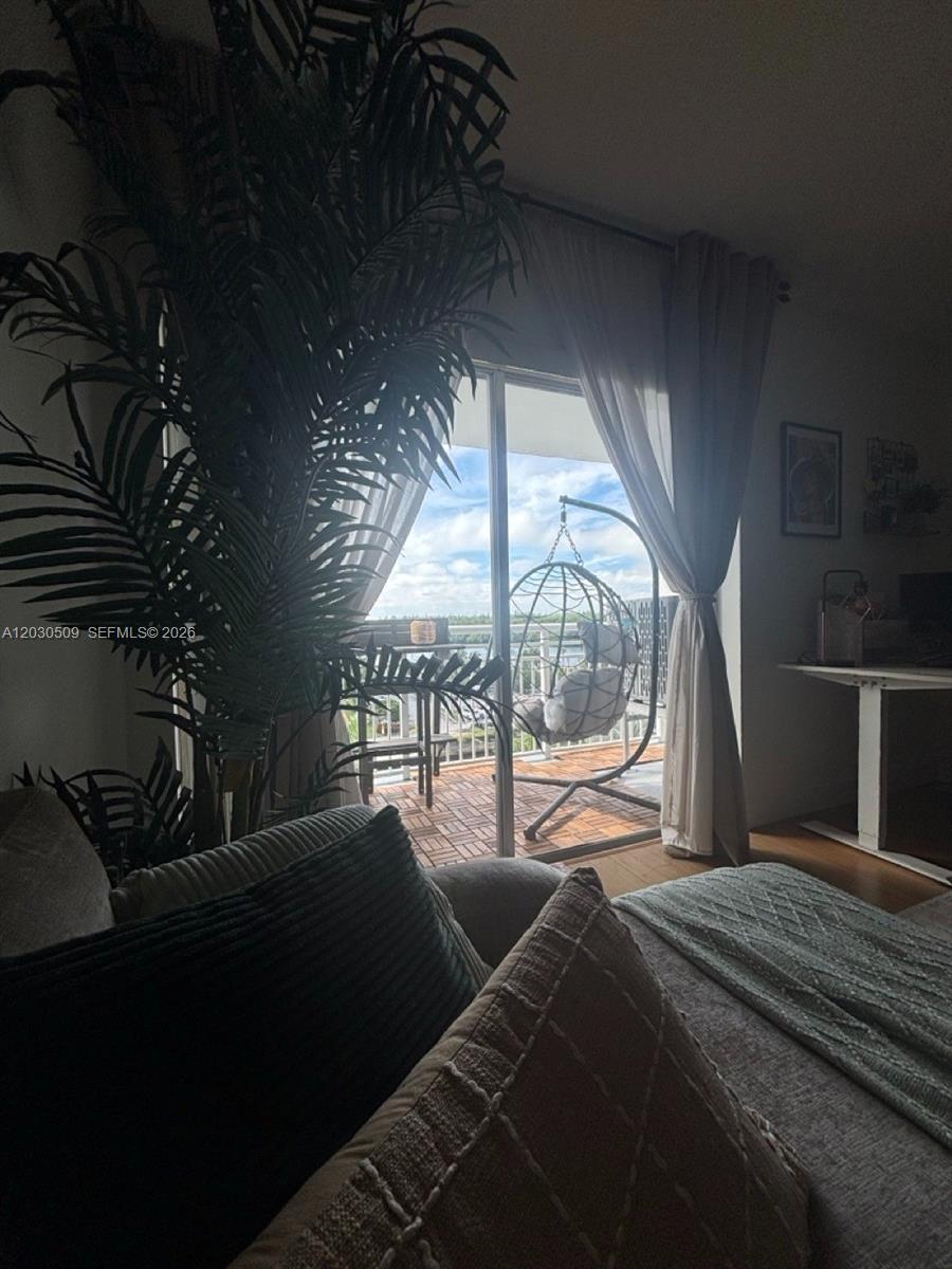 400 Kings Point Drive