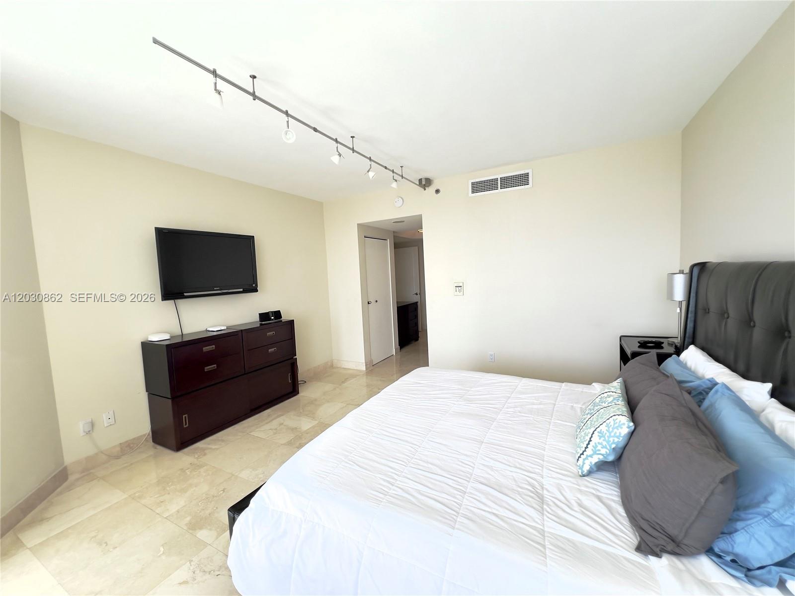 7000 Island Boulevard