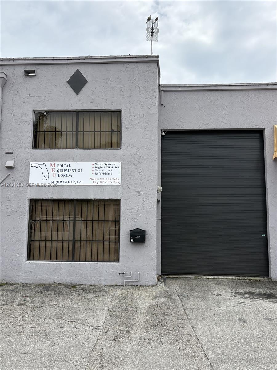 1750 W 39th Place