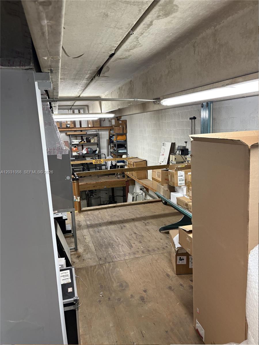 1750 W 39th Place