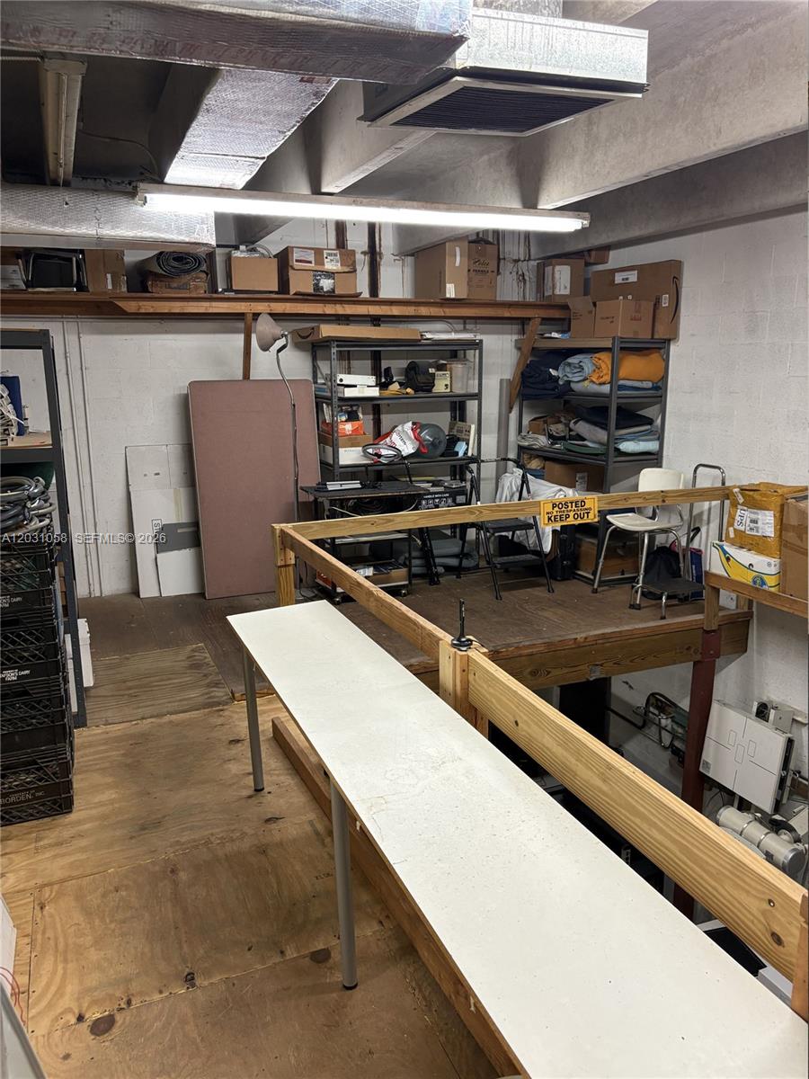 1750 W 39th Place