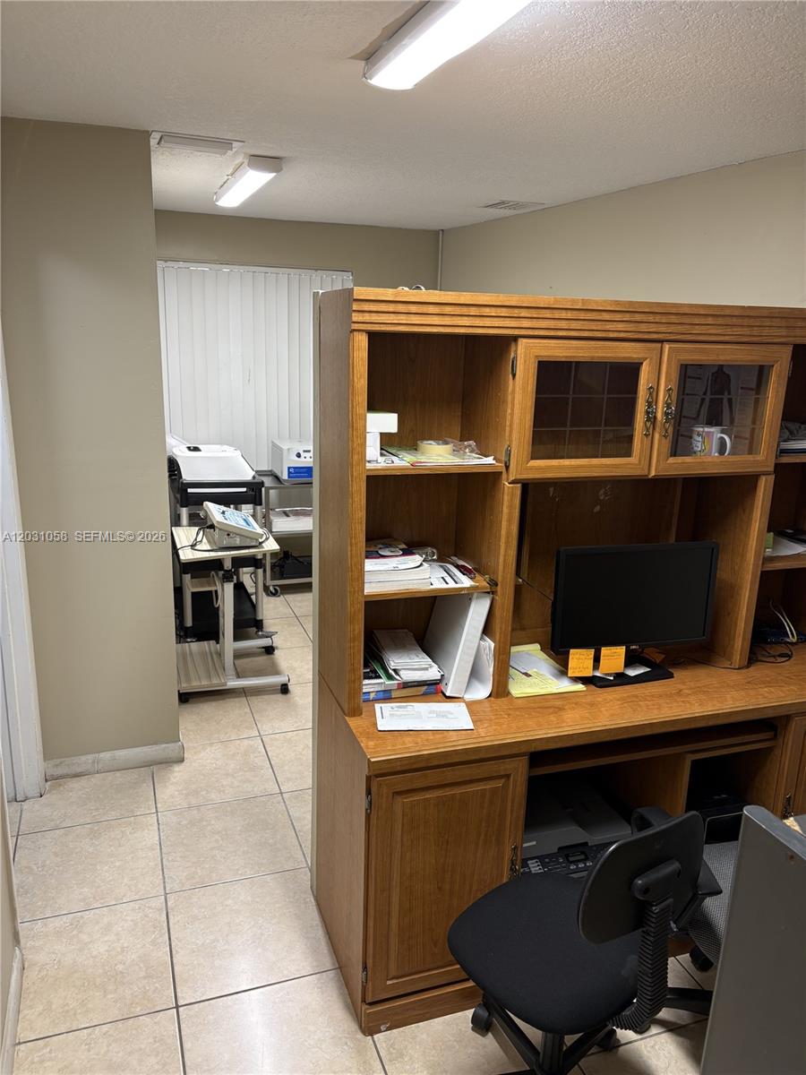 1750 W 39th Place