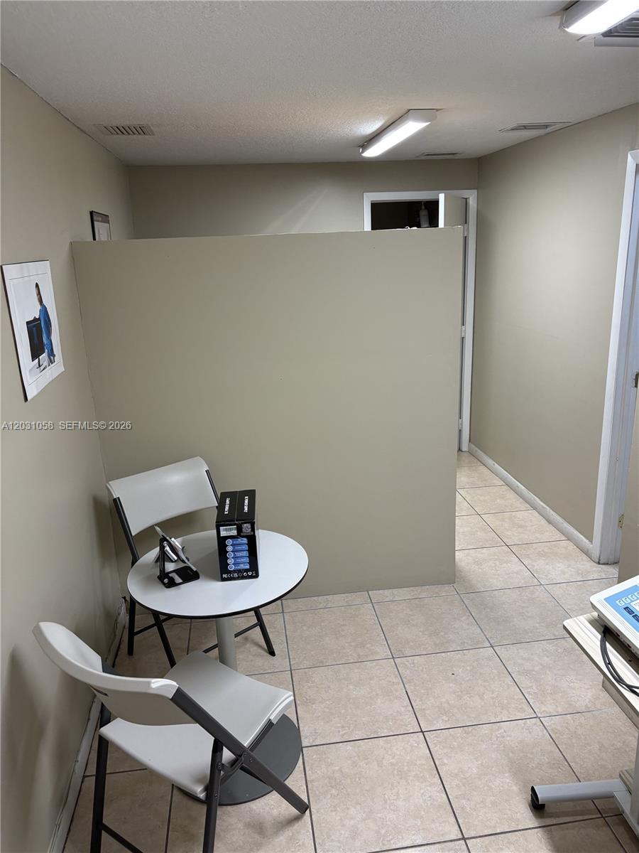 1750 W 39th Place